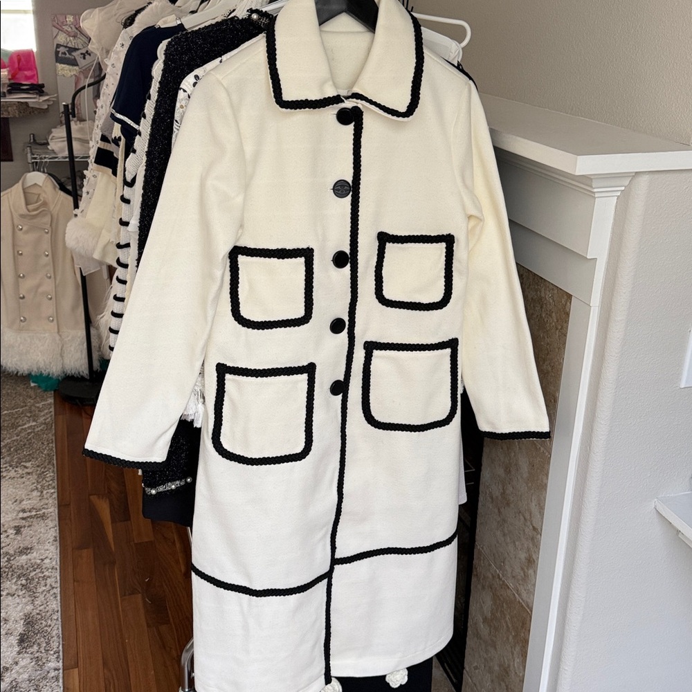 CONTRAST QUEEN Elegant Mid-Length Cream Coat with Black Braided Trim SMALL - Picture 7 of 8
